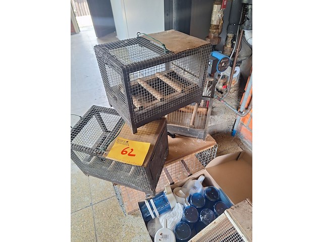 Lot 62 - dierenbenodigdheden. 16 stuks - afbeelding 2 van  5