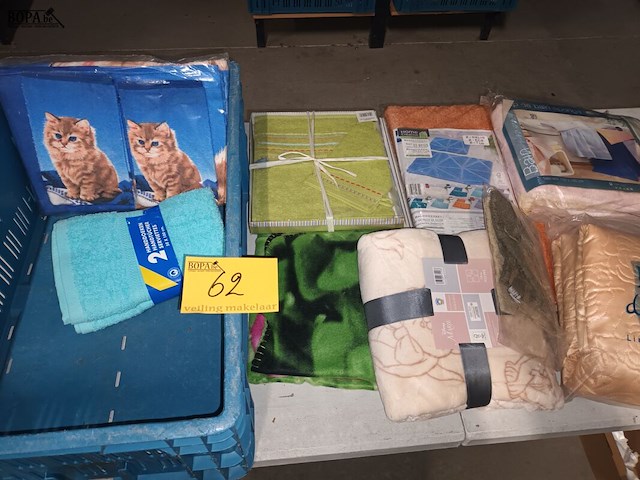 Lot 62 - divers textiel. 9 stuks - afbeelding 1 van  5