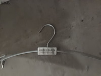 Lot 62 - draagtassen en inox kleerhangers - afbeelding 3 van  8