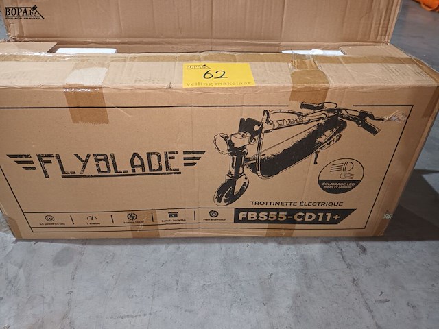 Lot 62 - elektrische step flyblade - afbeelding 2 van  4