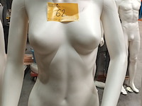 Lot 62 - etalagepop - afbeelding 3 van  3