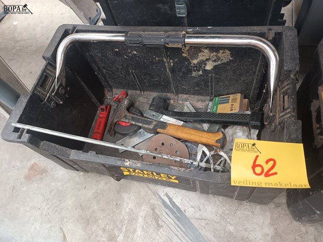 Lot 62 - gereedschapsbak stanley met inhoud - afbeelding 1 van  3