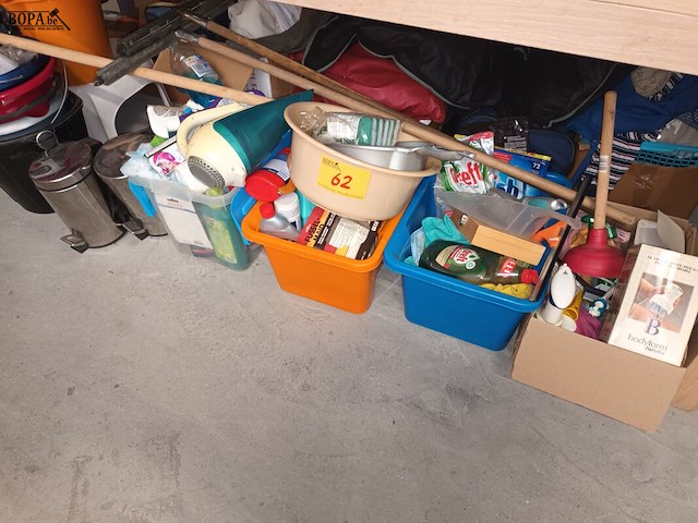 Lot 62 - groot lot schoonmaakmateriaal - afbeelding 1 van  9