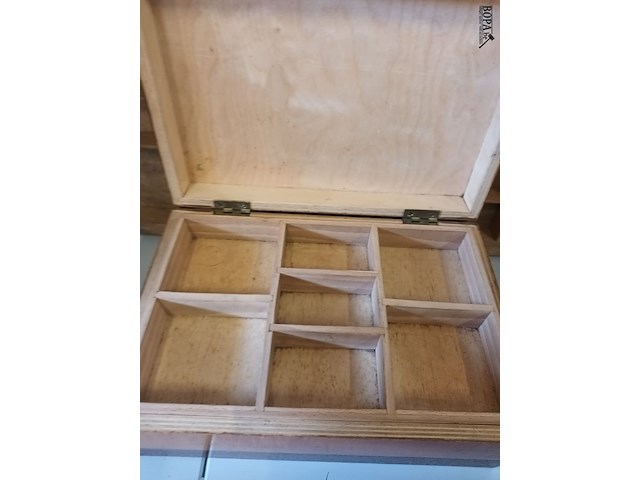 Lot 62 - houten kistje - afbeelding 3 van  3