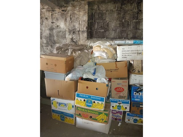 Lot 62 - lot kledij en linnen - afbeelding 1 van  2