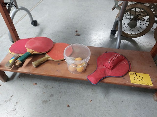 Lot 62 - lot pingpongpalletjes en balletjes - afbeelding 1 van  4