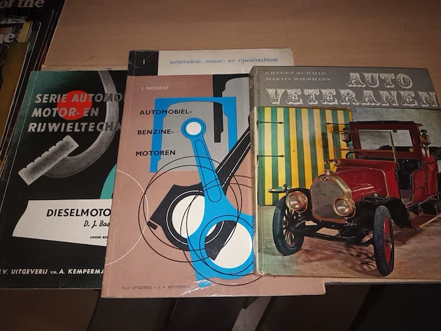 Lot 62 - magazines en boeken over auto’s. 10 stuks - afbeelding 2 van  5