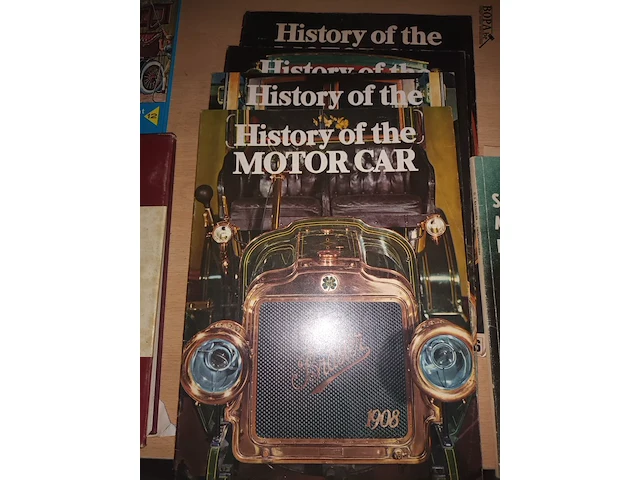 Lot 62 - magazines en boeken over auto’s. 10 stuks - afbeelding 3 van  5