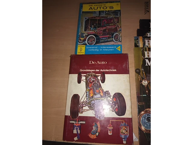Lot 62 - magazines en boeken over auto’s. 10 stuks - afbeelding 4 van  5