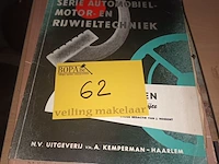 Lot 62 - magazines en boeken over auto’s. 10 stuks - afbeelding 5 van  5