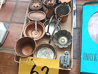 Lot 62 - miniatuur koperen potjes en pannetjes - afbeelding 1 van  4