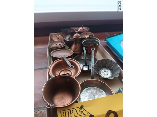 Lot 62 - miniatuur koperen potjes en pannetjes - afbeelding 4 van  4