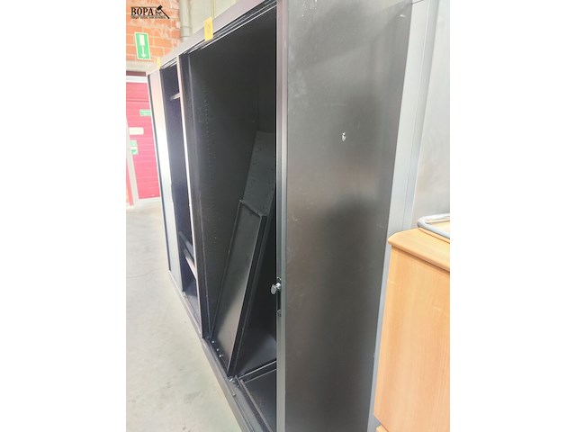 Lot 62 - open metalen dossierkast - afbeelding 1 van  3