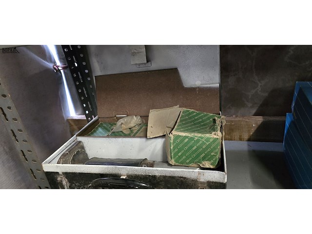 Lot 62 - oude machine - afbeelding 1 van  3