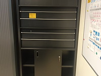 Lot 62 - overtoom metalen folderkast - afbeelding 1 van  4