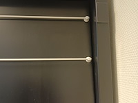 Lot 62 - overtoom metalen folderkast - afbeelding 2 van  4