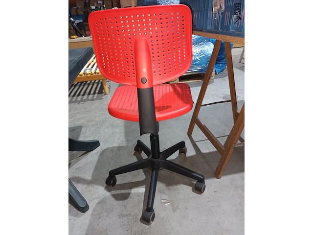 Lot 62 - pvc bureaustoel rood/zwart - afbeelding 3 van  3