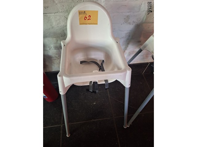 Lot 62 - pvc kinderstoeltje - afbeelding 1 van  1