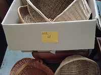 Lot 62 - rieten manden - afbeelding 1 van  1