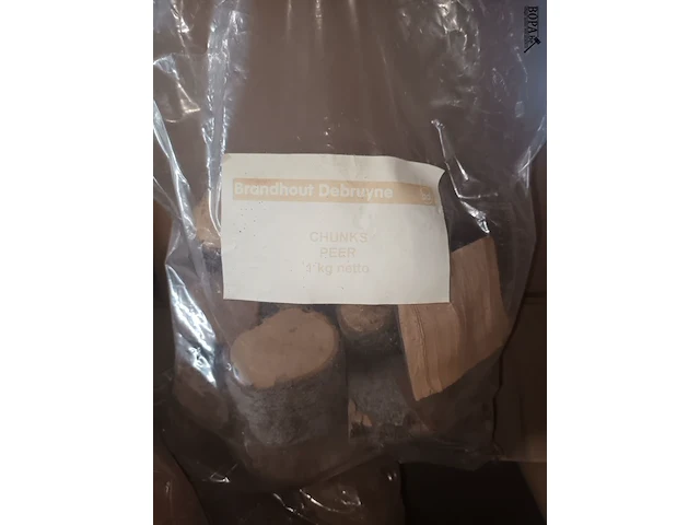 Lot 62 - rookhout chunks peer 1 kg. 18 stuks - afbeelding 2 van  2