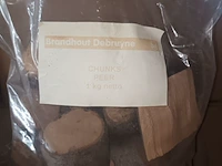 Lot 62 - rookhout chunks peer 1 kg. 18 stuks - afbeelding 2 van  2