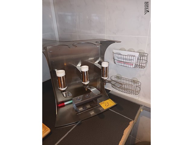 Lot 62 - rvs sausrekjes en wandrekjes - afbeelding 1 van  4