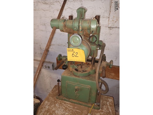 Lot 62 - slotfreesmachine - afbeelding 1 van  5