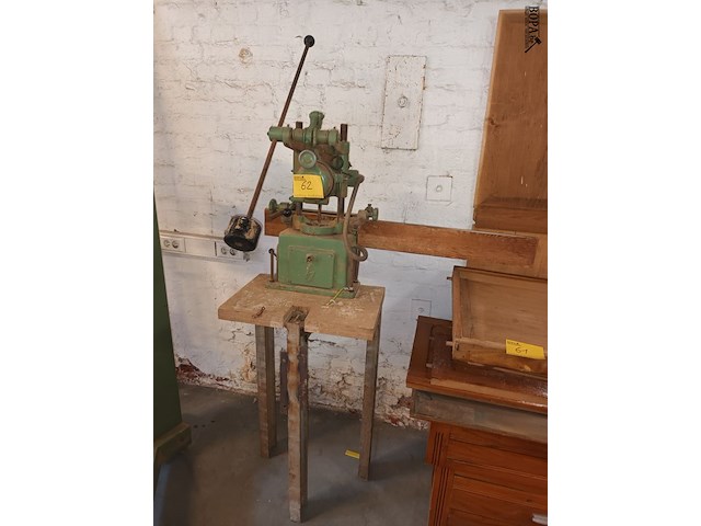 Lot 62 - slotfreesmachine - afbeelding 2 van  5