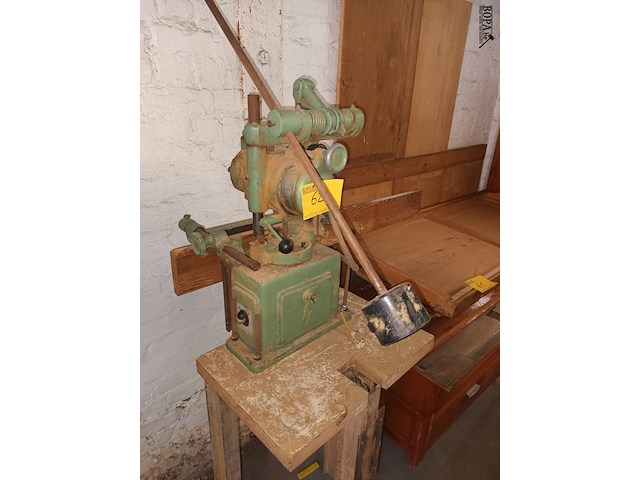 Lot 62 - slotfreesmachine - afbeelding 3 van  5