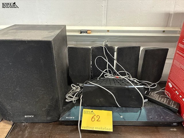 Lot 62 - sony bluetooth blu-ray home theatre system - afbeelding 1 van  4