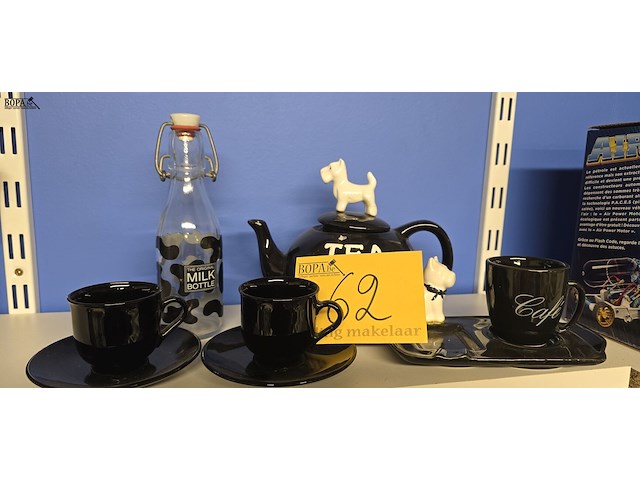 Lot 62 - thee/koffie serviesje 8 delig - afbeelding 1 van  3