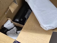 Lot 62 - toetsenbord apple, luidsprekers, telefoon en harde schijf - afbeelding 6 van  9