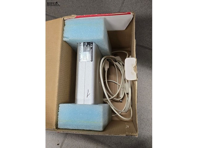 Lot 62 - toetsenbord apple, luidsprekers, telefoon en harde schijf - afbeelding 9 van  9