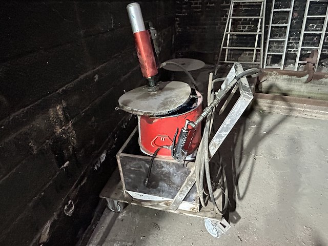 Lot 62 - vetpomp mobiel - afbeelding 1 van  2