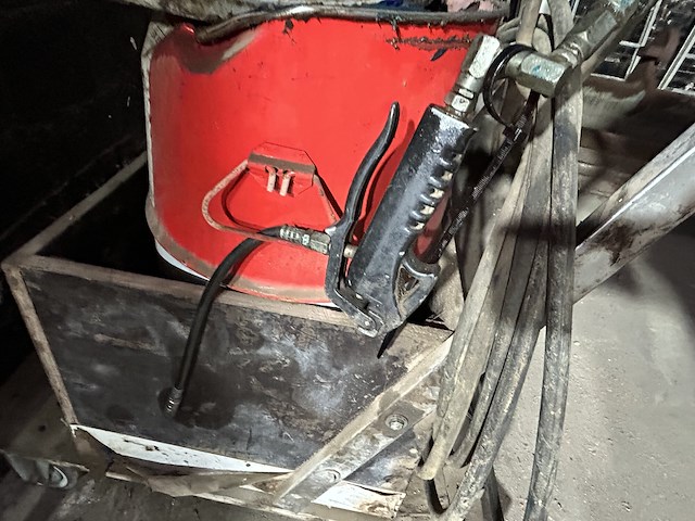 Lot 62 - vetpomp mobiel - afbeelding 2 van  2