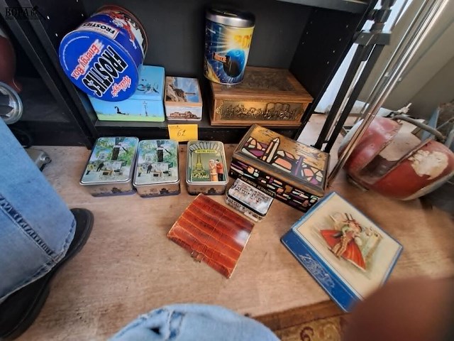Lot 62 - vintage blikken dozen - afbeelding 1 van  3