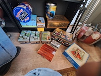 Lot 62 - vintage blikken dozen - afbeelding 1 van  3