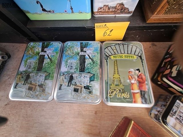 Lot 62 - vintage blikken dozen - afbeelding 2 van  3