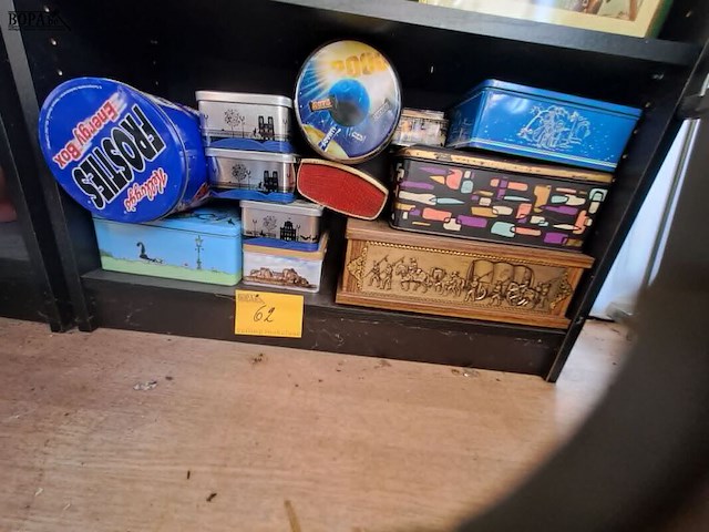 Lot 62 - vintage blikken dozen - afbeelding 3 van  3