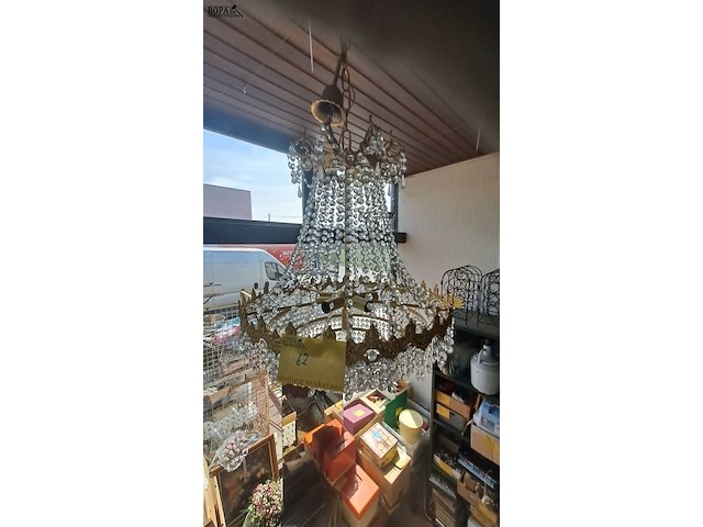 Lot 62 - vintage kristallen zakkroonluchter met goudkleurig frame en - afbeelding 1 van  3