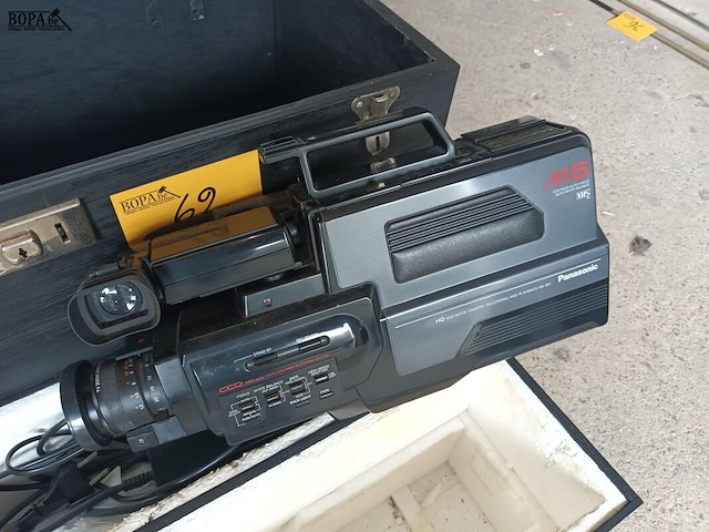 Lot 62 - vintage panasonic video camera in koffer - afbeelding 5 van  6