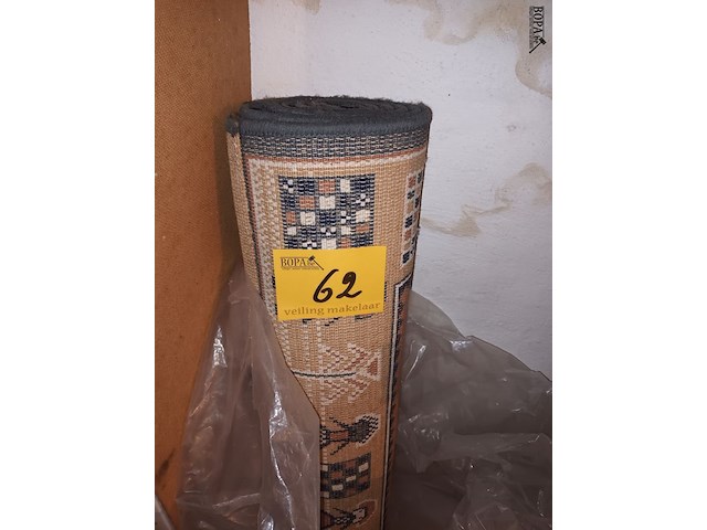 Lot 62 - vloertapijt - afbeelding 1 van  3