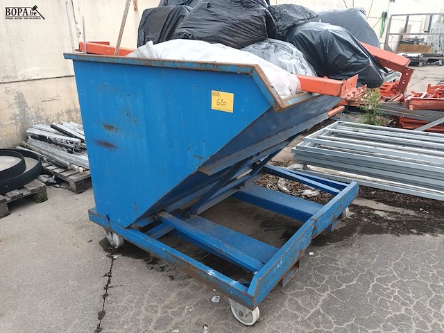 Lot 620 - blauwe kiepcontainer - afbeelding 1 van  3