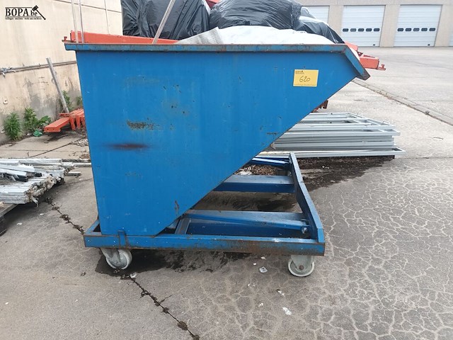 Lot 620 - blauwe kiepcontainer - afbeelding 2 van  3