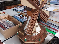 Lot 620 - windmolen lampedaire - afbeelding 1 van  3