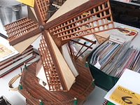 Lot 620 - windmolen lampedaire - afbeelding 2 van  3