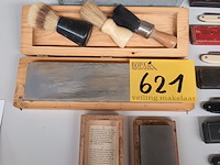 Lot 621 - scheermessen en toebehoren. 9 stuks - afbeelding 4 van  4