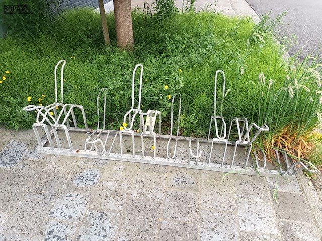 Lot 625 - fietsrek - afbeelding 1 van  3