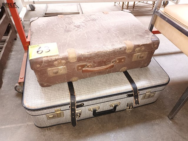 Lot 63 - antieke valies. 2 stuks - afbeelding 1 van  4