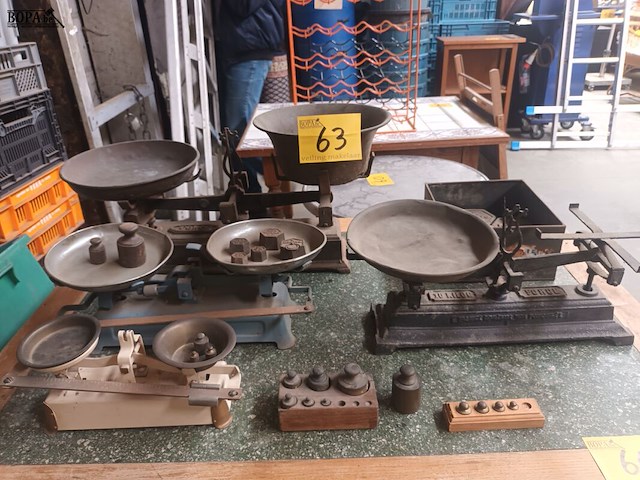 Lot 63 - antieke weegschalen en gewichten - afbeelding 1 van  6